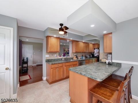 19 Stuart Ln, Wayne, NJ 07470 photo 5