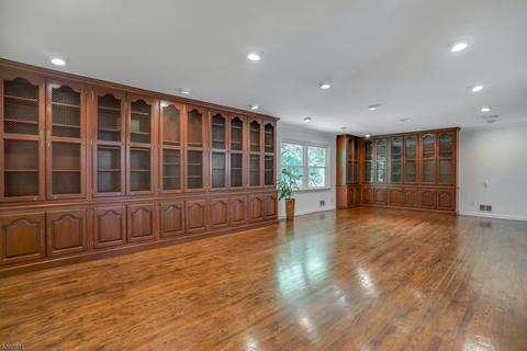 52 Kew Dr, Springfield, NJ 07081 photo 9