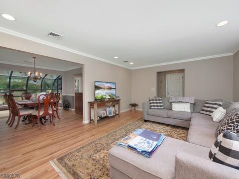 29 Georgia Dr, Wayne, NJ 07470 photo 5