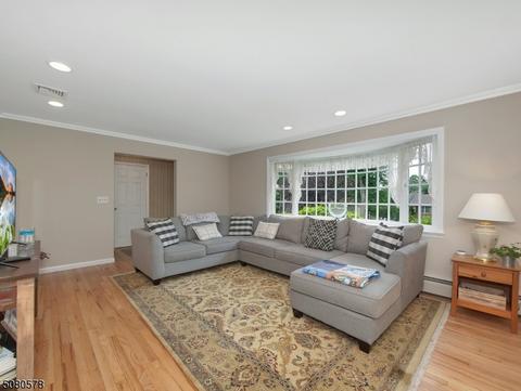 29 Georgia Dr, Wayne, NJ 07470 photo 4