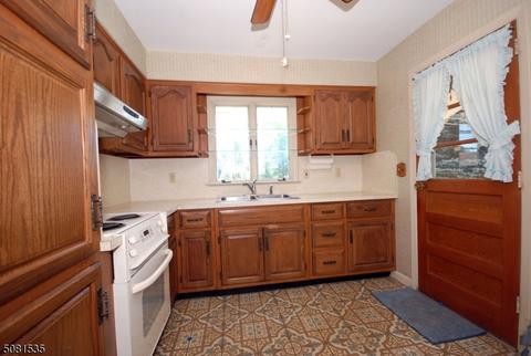 602 Ashland Rd, Middlesex, NJ 08846 photo 5