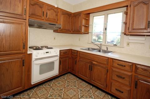 602 Ashland Rd, Middlesex, NJ 08846 photo 4