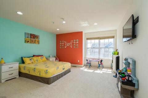 10 Quick Ct, East Franklin, NJ 08873 photo 12