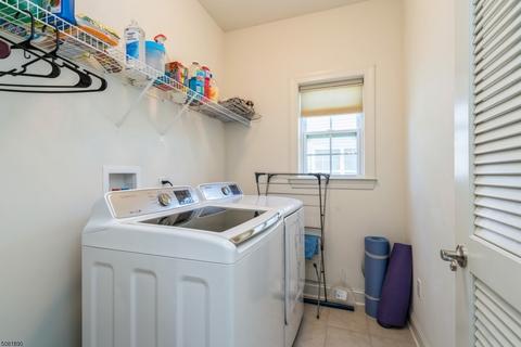 10 Quick Ct, East Franklin, NJ 08873 photo 15