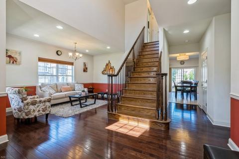 10 Quick Ct, East Franklin, NJ 08873 photo 4
