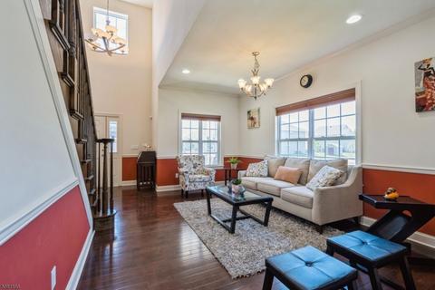 10 Quick Ct, East Franklin, NJ 08873 photo 5