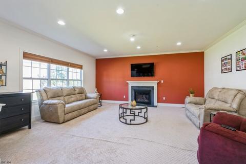 10 Quick Ct, East Franklin, NJ 08873 photo 8