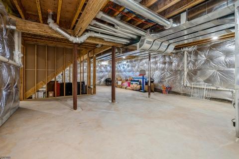 10 Quick Ct, East Franklin, NJ 08873 photo 16