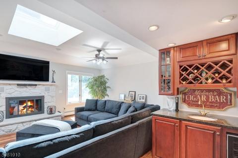 41 Smith St, Waldwick, NJ 07463 photo 7