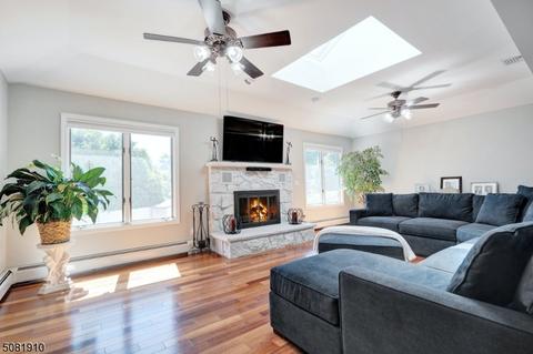 41 Smith St, Waldwick, NJ 07463 photo 6