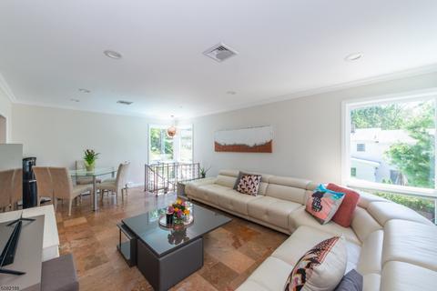 514 Forest Ave, Paramus, NJ 07652 photo 9