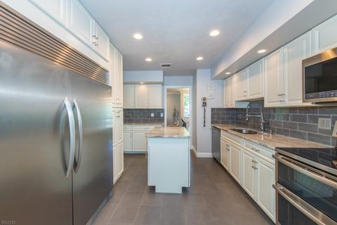 514 Forest Ave, Paramus, NJ 07652 photo 5