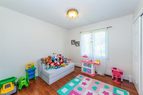 514 Forest Ave, Paramus, NJ 07652 photo 15