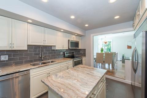 514 Forest Ave, Paramus, NJ 07652 photo 4