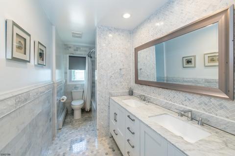514 Forest Ave, Paramus, NJ 07652 photo 11
