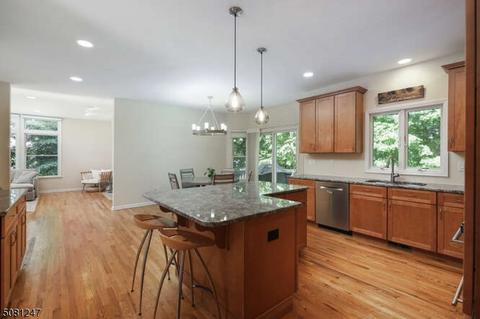 4 Harmony Rd, Warren, NJ 07059 photo 2