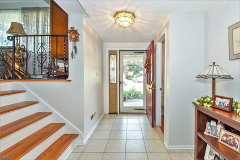 467 Mountainview Dr, North Plainfield, NJ 07063 photo 3