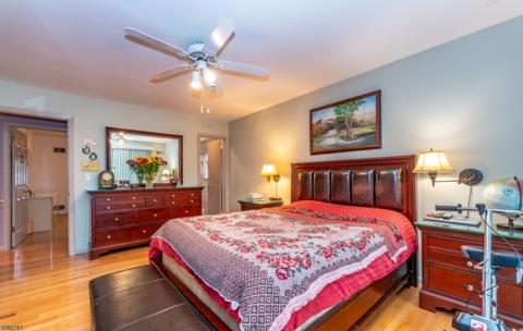 2 Ayers Ln, Clark, NJ 07066 photo 4