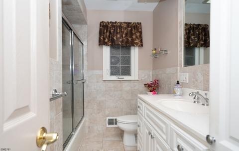 2 Ayers Ln, Clark, NJ 07066 photo 7
