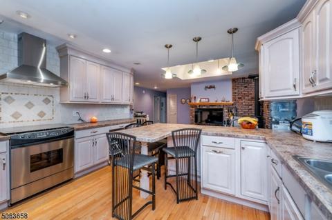 2 Ayers Ln, Clark, NJ 07066 photo 3