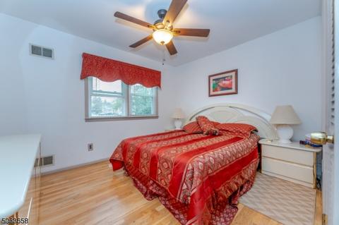 2 Ayers Ln, Clark, NJ 07066 photo 5