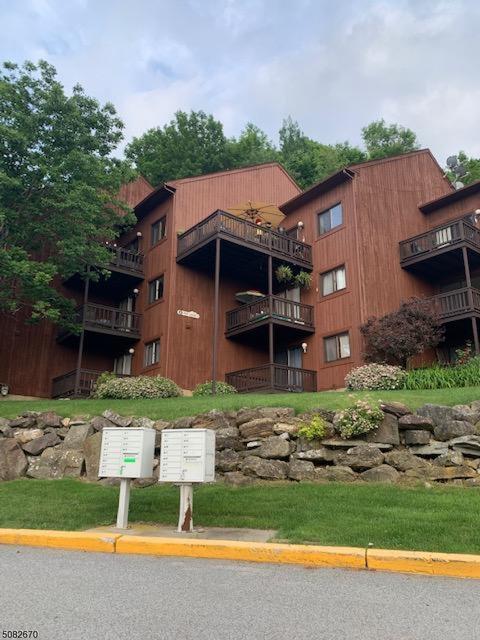 5 Red Lodge Dr, Vernon, NJ 07462