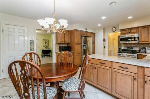 72 Fairmount Pl, Paramus, NJ 07652 photo 9