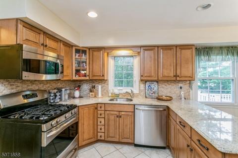 72 Fairmount Pl, Paramus, NJ 07652 photo 7