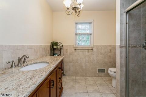 72 Fairmount Pl, Paramus, NJ 07652 photo 19