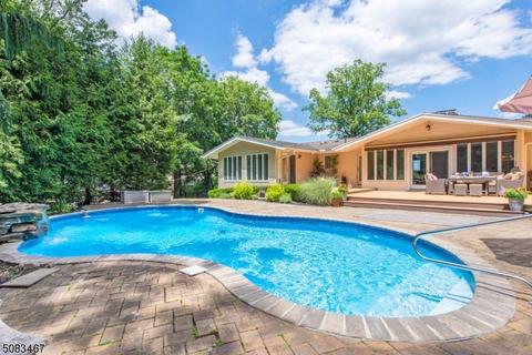 63 Chopin Dr, Wayne, NJ 07470 photo 1