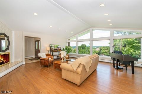 63 Chopin Dr, Wayne, NJ 07470 photo 3