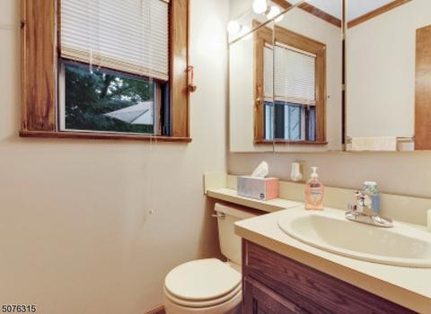 80 Davis Ave, Bloomfield, NJ 07003 photo 8