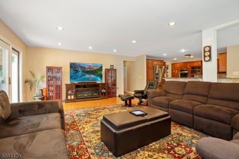 80 Sturbridge Cir, Wayne, NJ 07470 photo 6