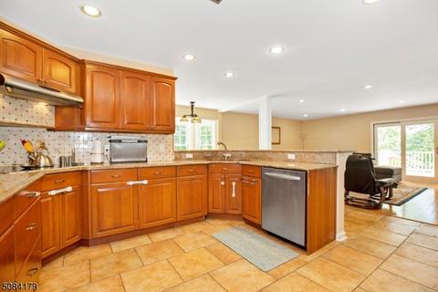 80 Sturbridge Cir, Wayne, NJ 07470 photo 9