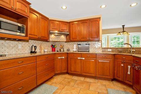 80 Sturbridge Cir, Wayne, NJ 07470 photo 8