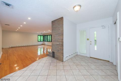 38 Peterson Rd, Wayne, NJ 07470 photo 2