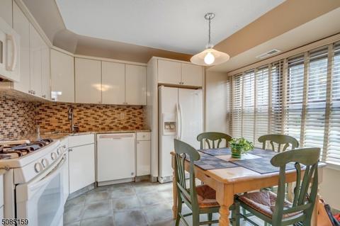 88 Woodward Ln, Basking Ridge, NJ 07920 photo 4