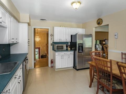 39 Gathering Rd, Montville Twp., NJ 07058 photo 4