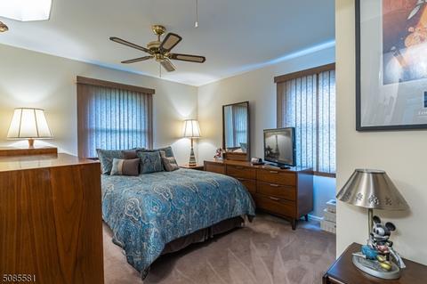 68 Mandon Dr, Wayne, NJ 07470 photo 16