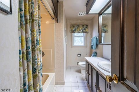 68 Mandon Dr, Wayne, NJ 07470 photo 18