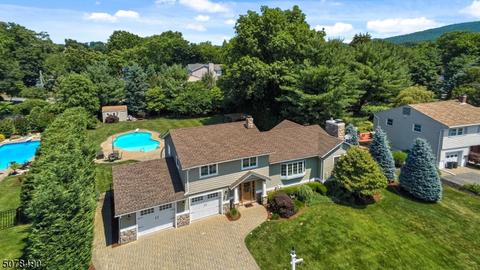 27 Garvey Rd, Wayne, NJ 07470 photo 2