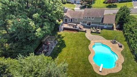 27 Garvey Rd, Wayne, NJ 07470 photo 3