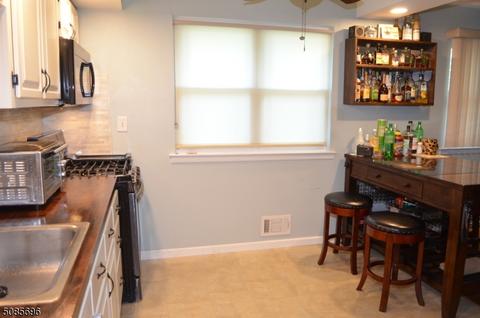 9 Lonanbe Dr, Middlesex, NJ 08846 photo 3