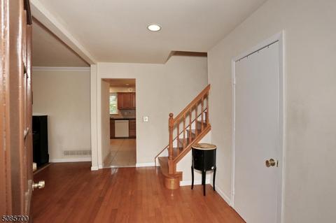 23 Holyoke Rd, Wayne, NJ 07470 photo 3