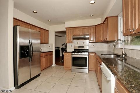 23 Holyoke Rd, Wayne, NJ 07470 photo 7