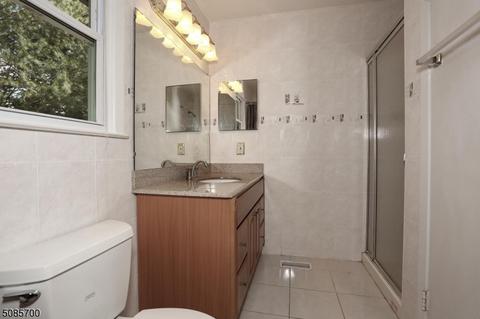 23 Holyoke Rd, Wayne, NJ 07470 photo 18