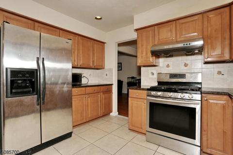 23 Holyoke Rd, Wayne, NJ 07470 photo 8