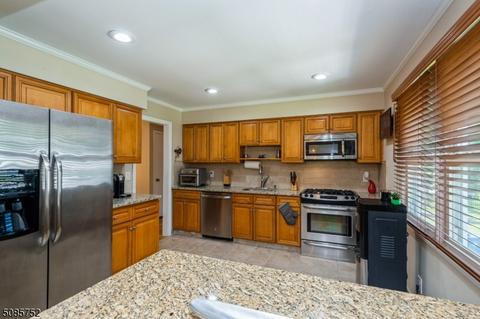 825 E Meadow Dr, Bound Brook, NJ 08805 photo 2
