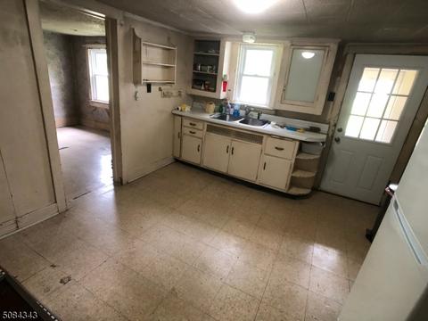 15 Smith St, Hampton, NJ 08827 photo 4