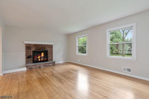 140 Sutton Dr, Berkeley Heights, NJ 07922 photo 3